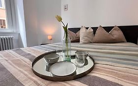 Urban House - Modern Flat Navigli Milan Center